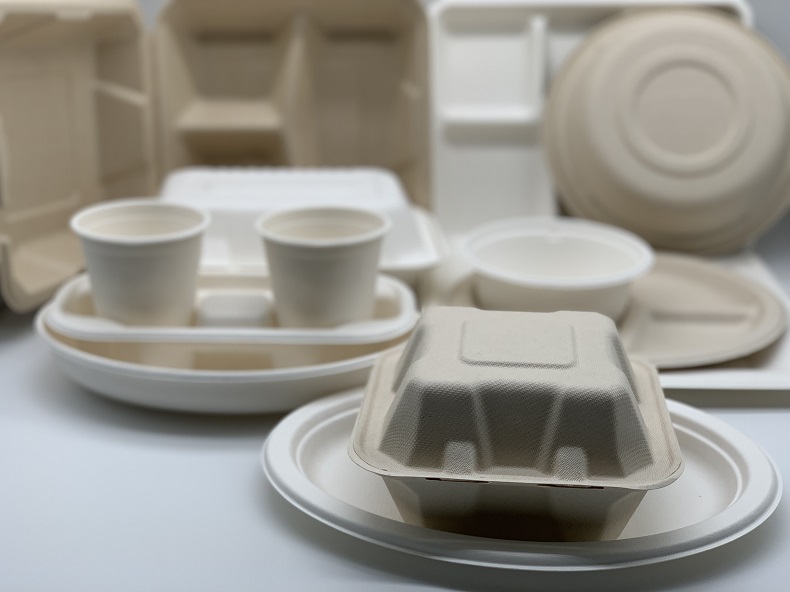 What are the advantages of environmentally friendly tableware?